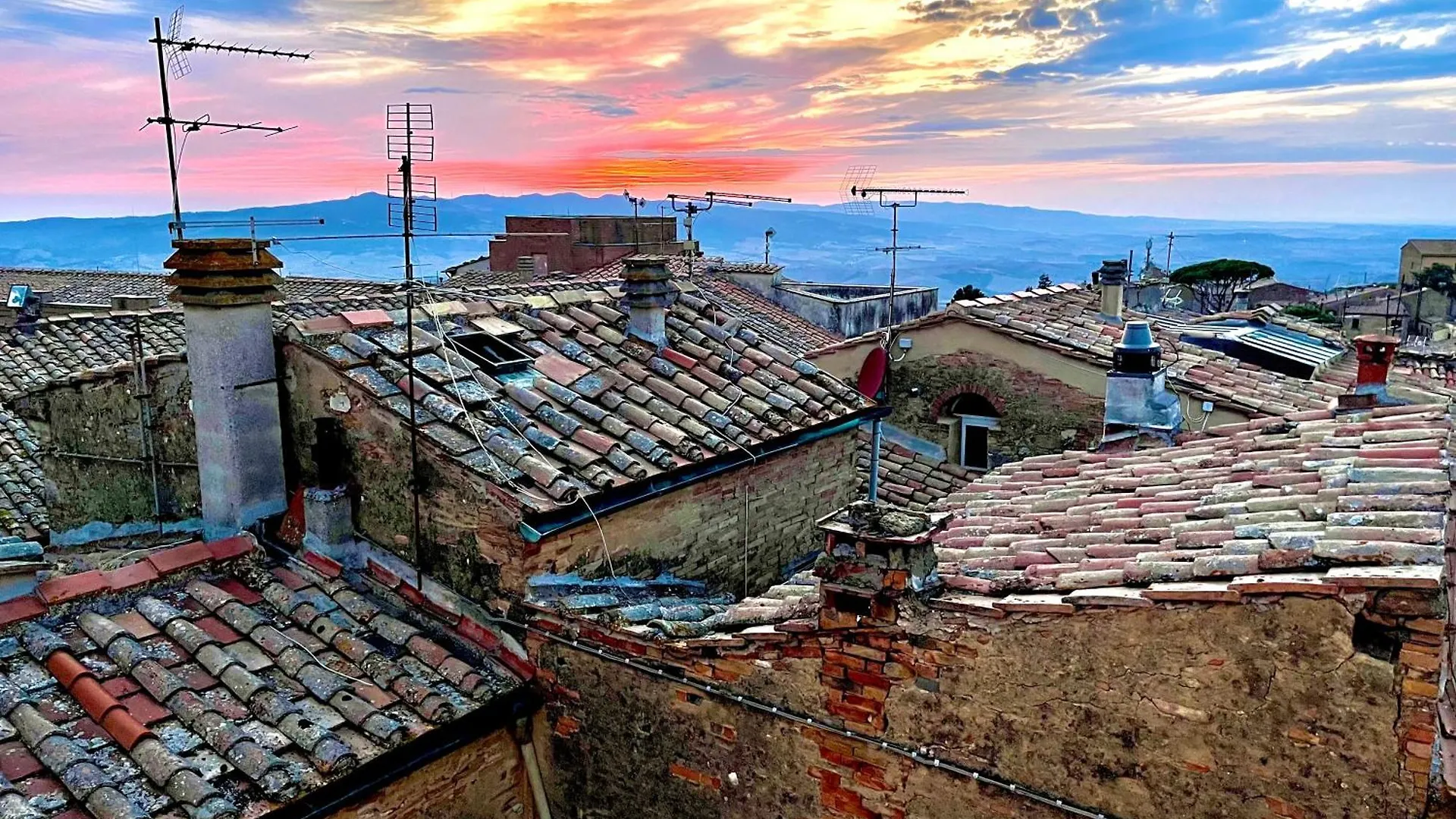 アパート The Walkable Volterra Rooftop Suite